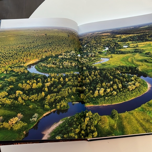 Hard Cover Book, large collection coffee table book, travel sights countries - Picture 4 of 13